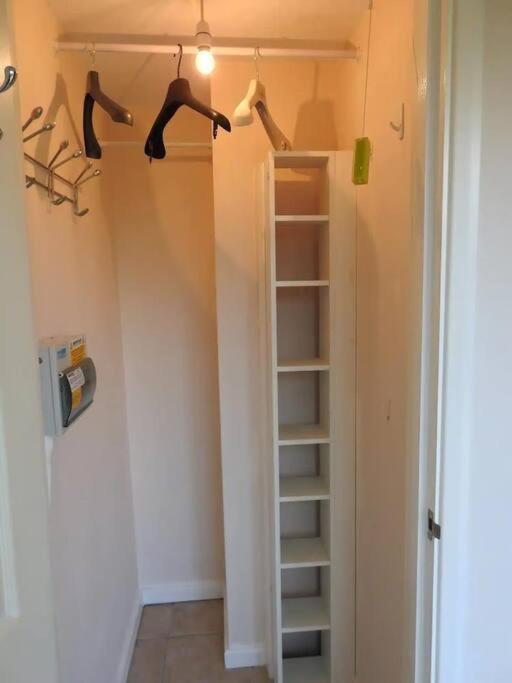 Appartement Self Contained - Own Entrance à High Wycombe Extérieur photo