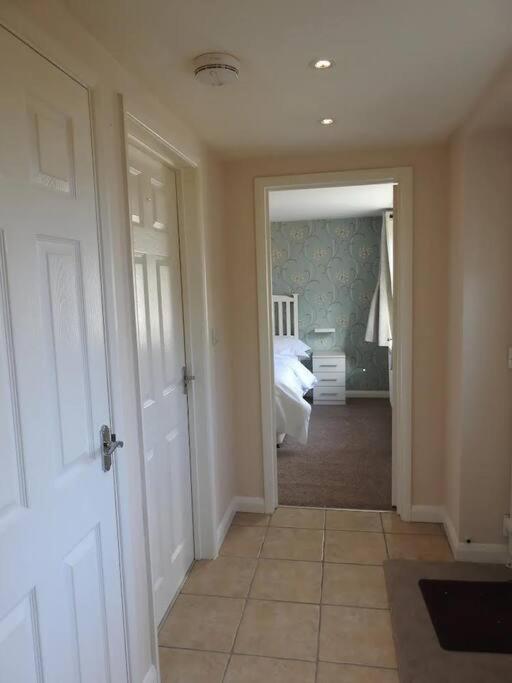 Appartement Self Contained - Own Entrance à High Wycombe Extérieur photo